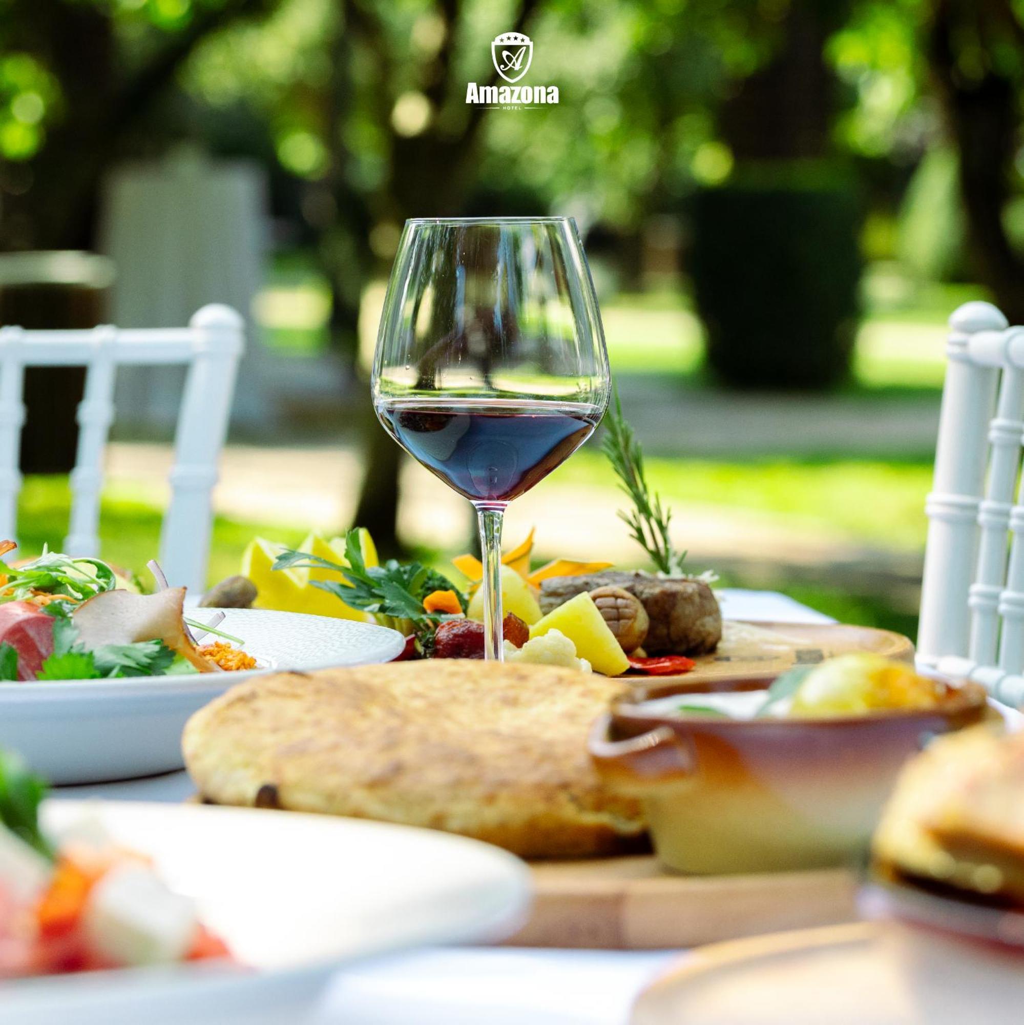 Amazona Hotel Prishtinë Ngoại thất bức ảnh