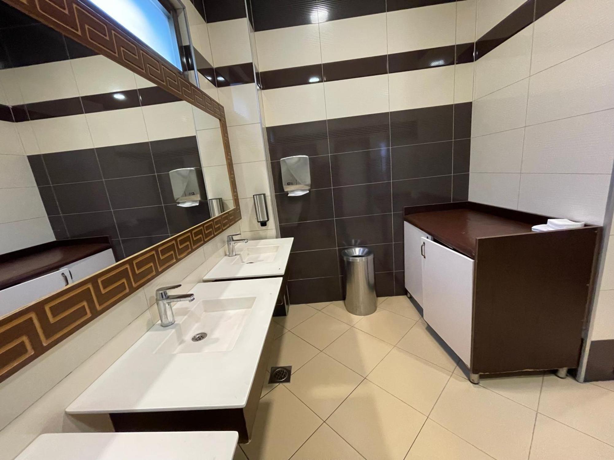 Amazona Hotel Prishtinë Ngoại thất bức ảnh