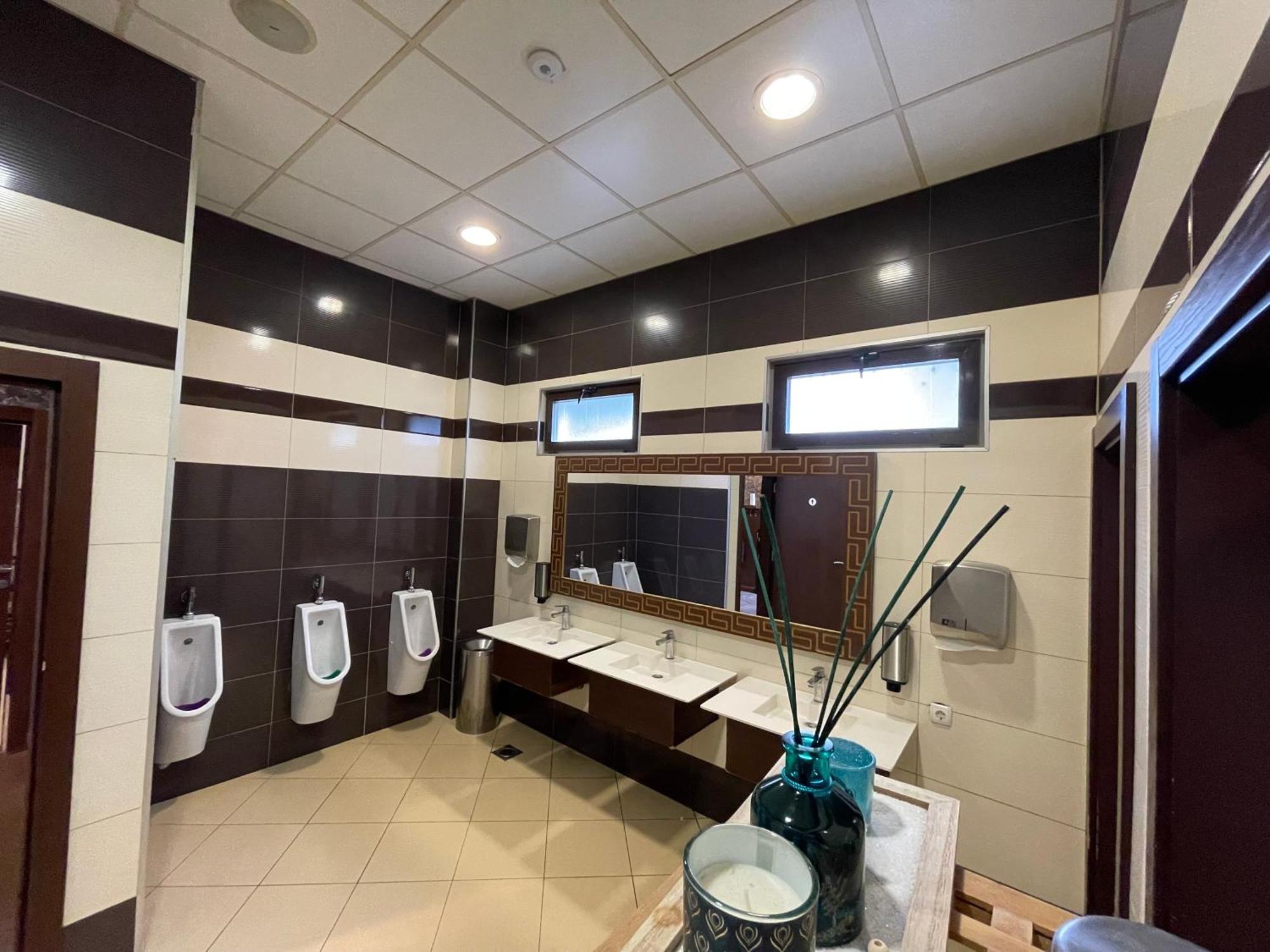 Amazona Hotel Prishtinë Ngoại thất bức ảnh
