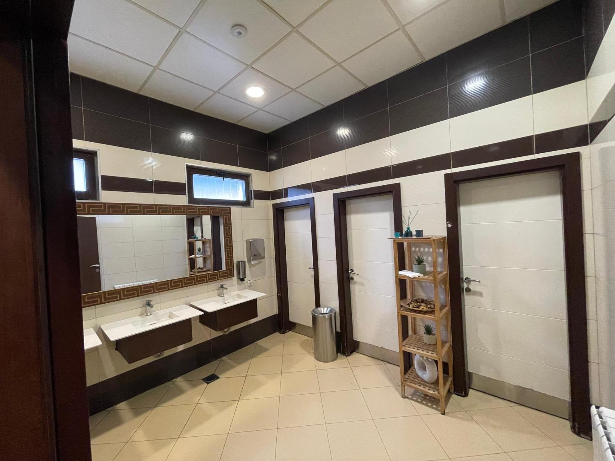 Amazona Hotel Prishtinë Ngoại thất bức ảnh