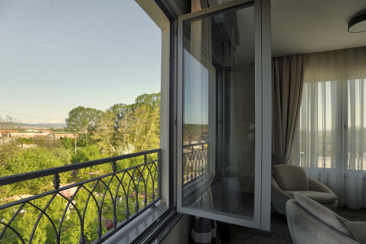 Amazona Hotel Prishtinë Ngoại thất bức ảnh