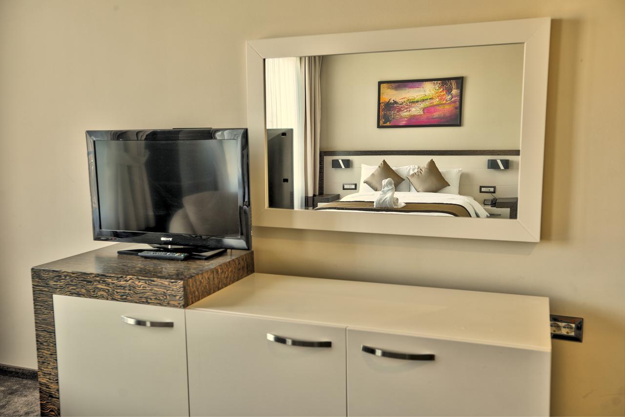 Amazona Hotel Prishtinë Ngoại thất bức ảnh