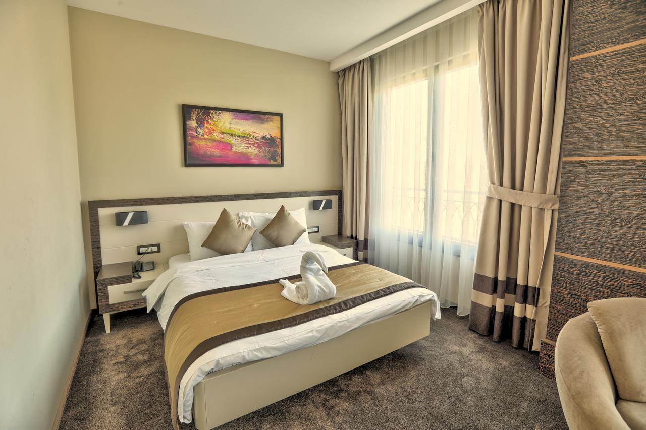Amazona Hotel Prishtinë Ngoại thất bức ảnh