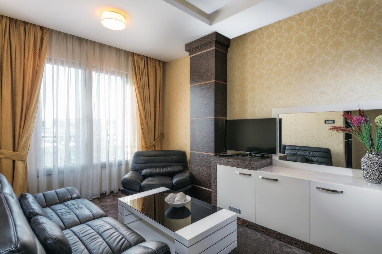Amazona Hotel Prishtinë Ngoại thất bức ảnh